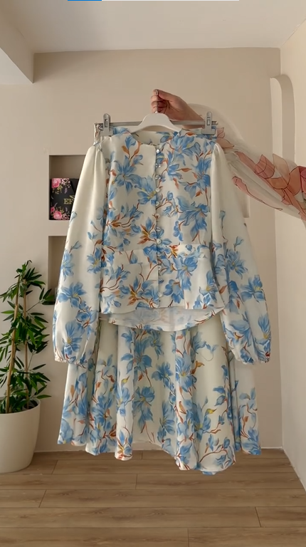 Elegant florals with refined embellishments🌸✨. D:2009