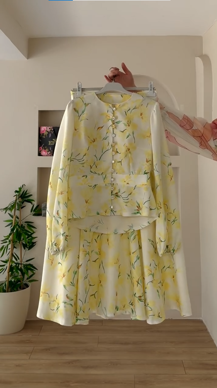 Elegant florals with refined embellishments🌸✨. D:2009