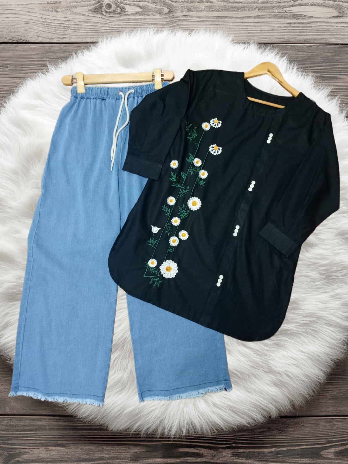 Side Flavor Embroidered Top&jeans