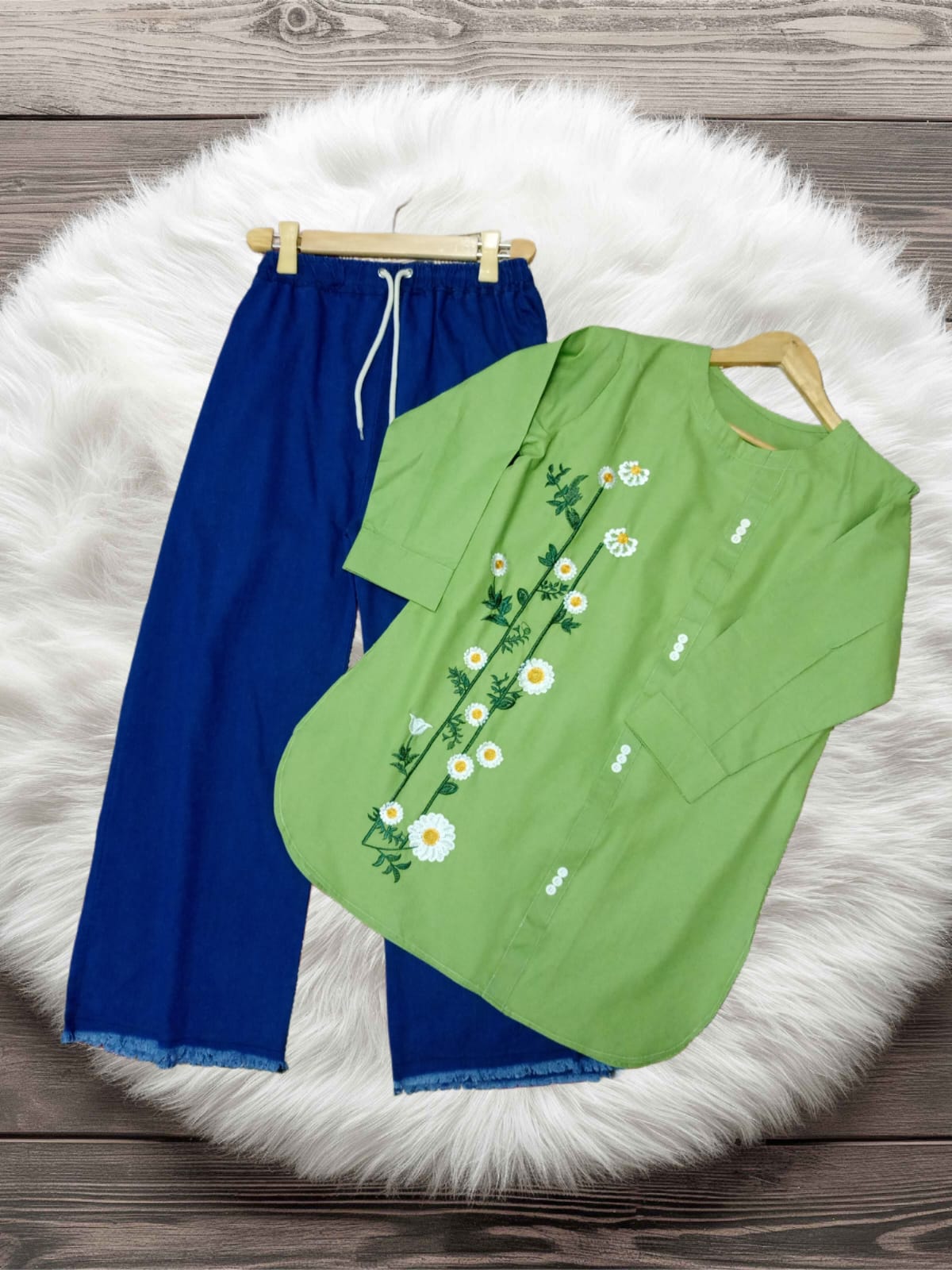 Side Flavor Embroidered Top&jeans