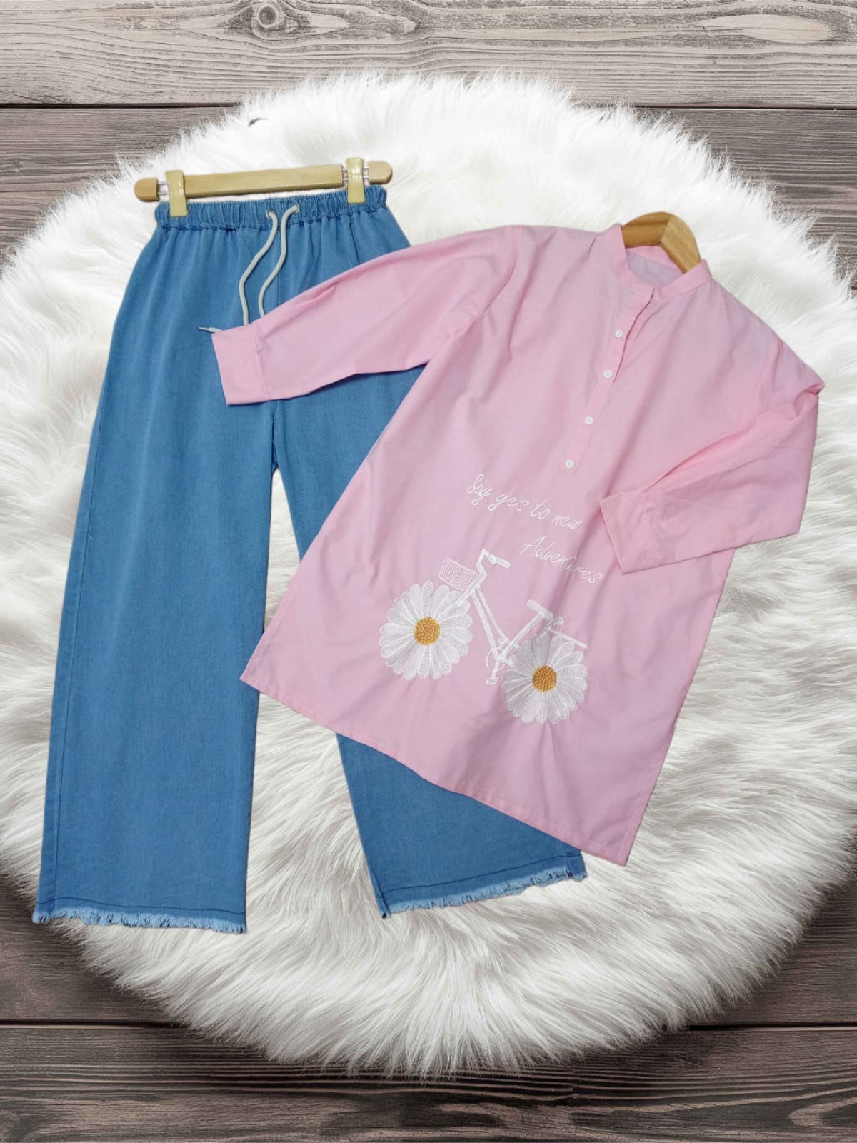 Cycle Embroidered Top&Jeans